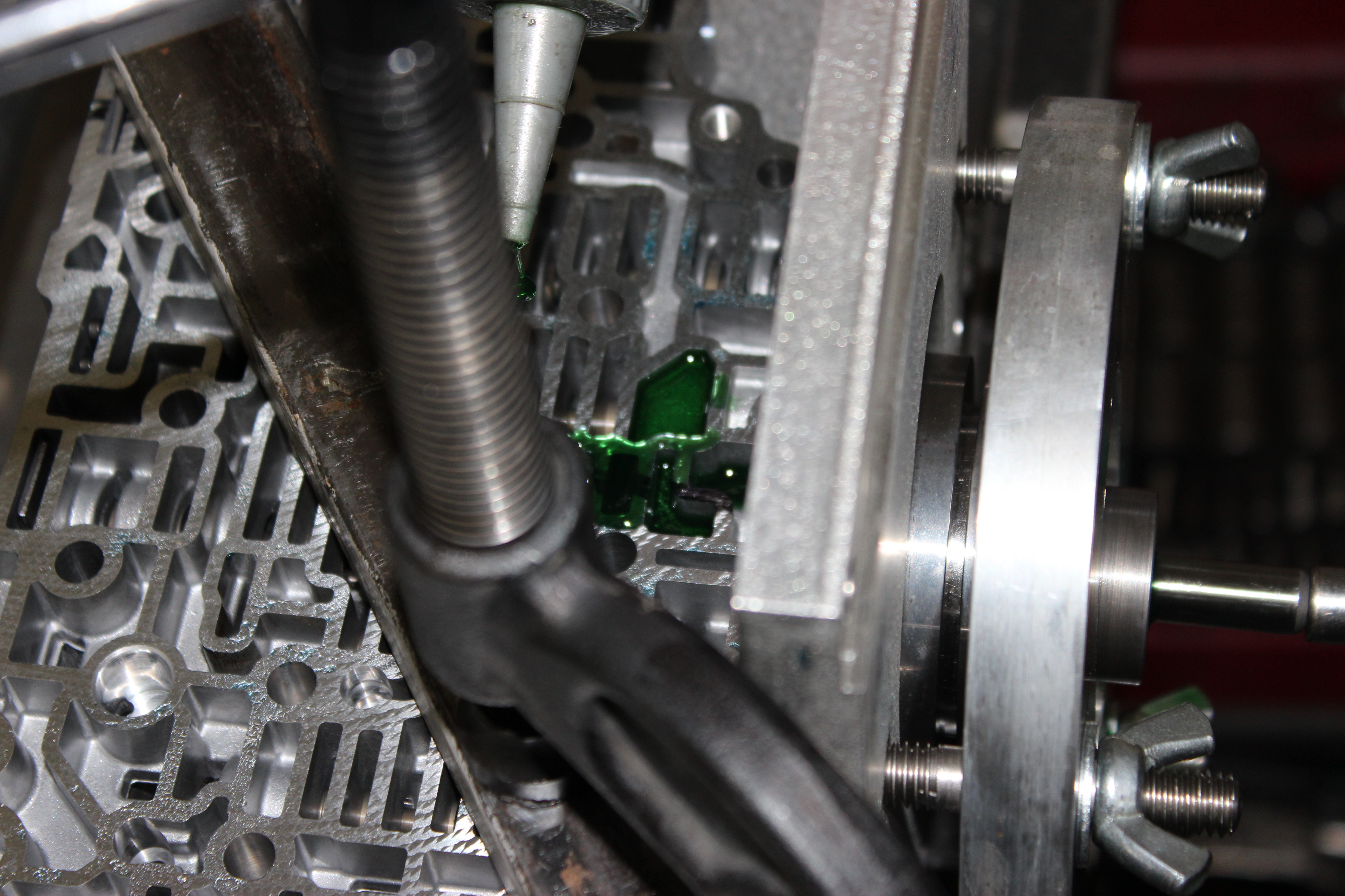 Подготовка к установке ремонтного клапана гидроблока 5R55S