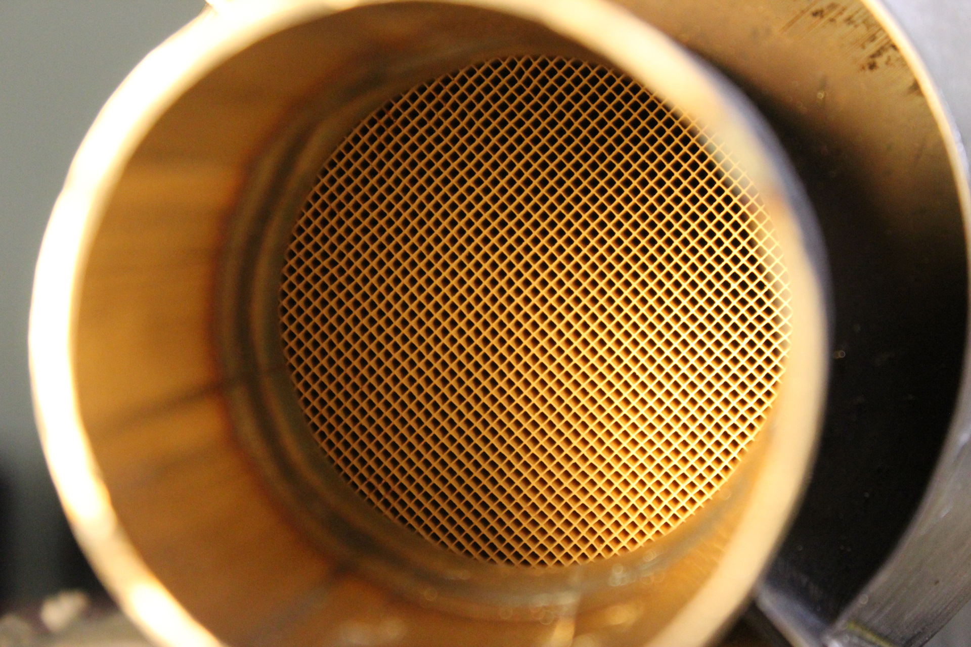 Универсальный катализатор Magnaflow на керамической основе