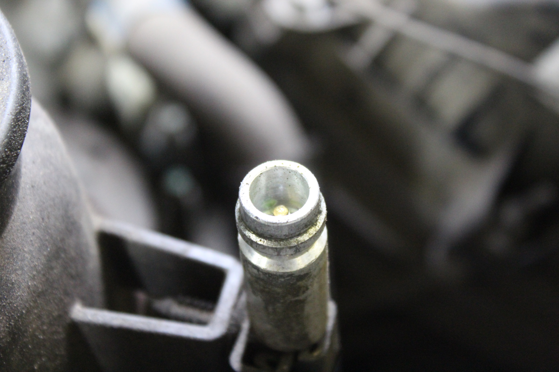 Сливаем антифриз из радиатора