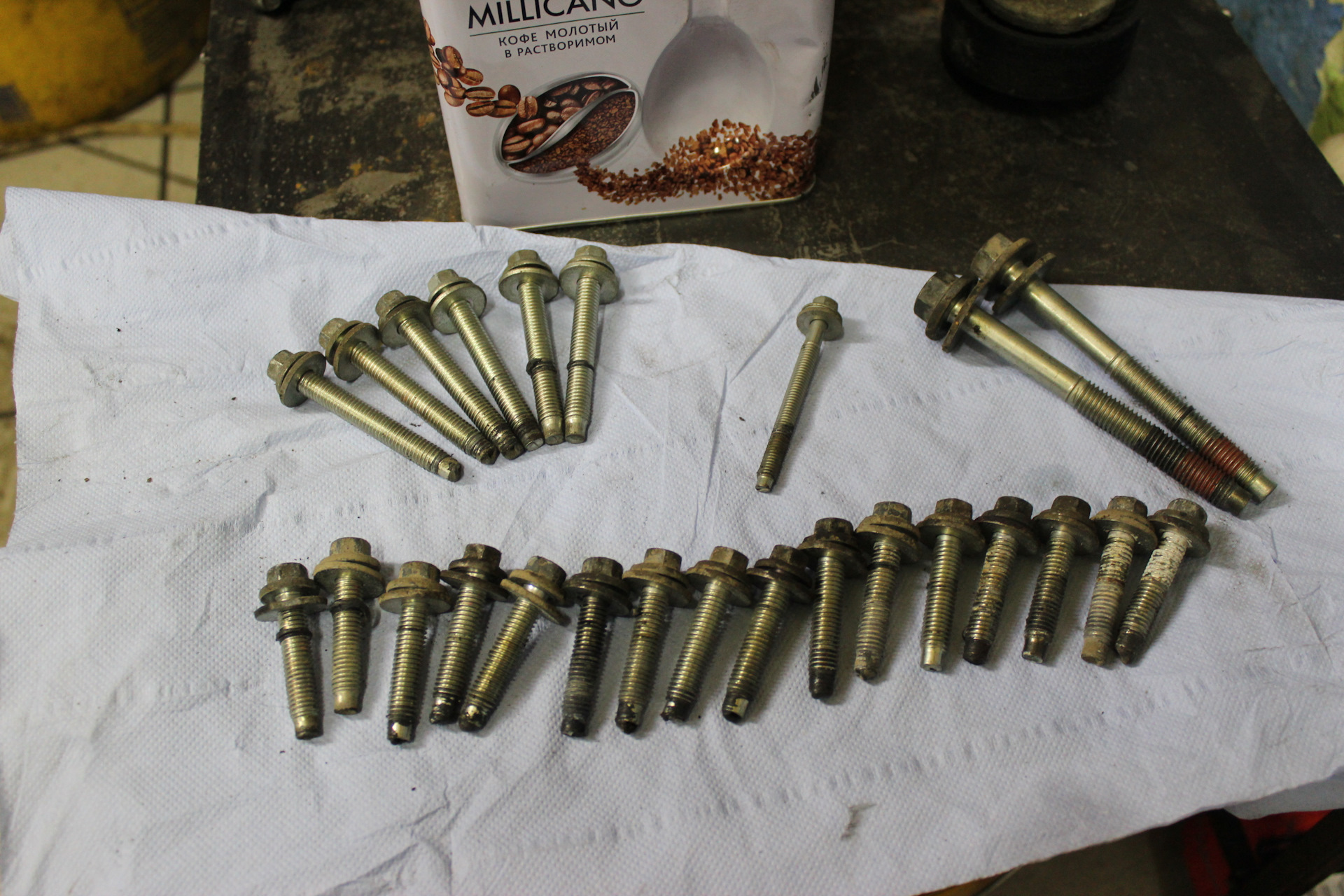 Передняя крышка двигателя Форд Эксплорер 3.5L Ti-VCT крепится 26 болтами