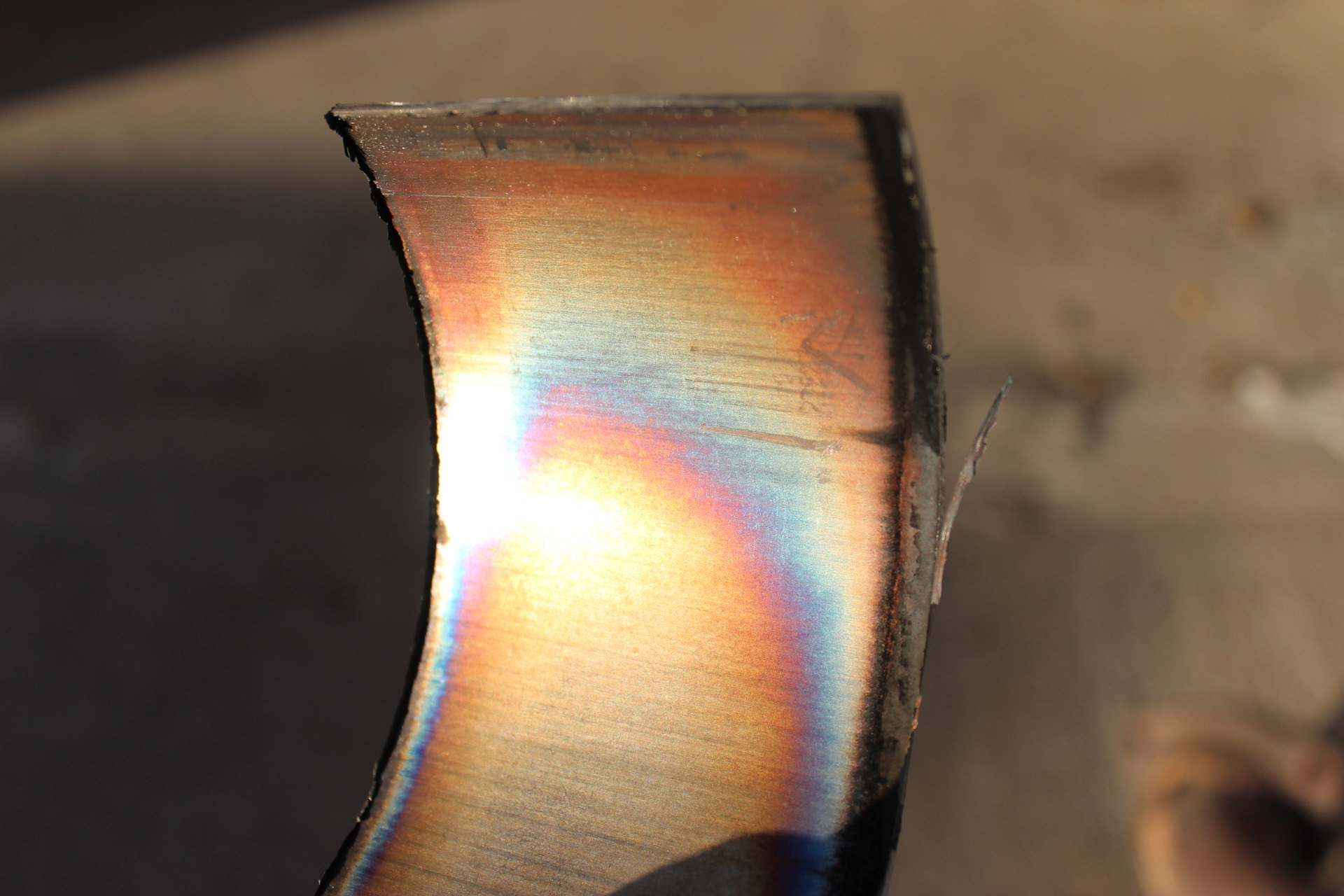 Цвета побежалости металла возникающие в месте перегрева, в результате снижения пропускной способности катализатора